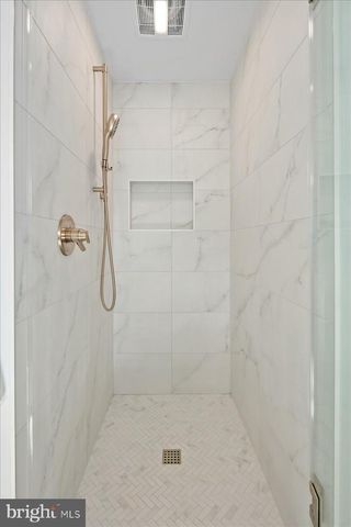 909 N IRVING ST, Arlington, VA 22201