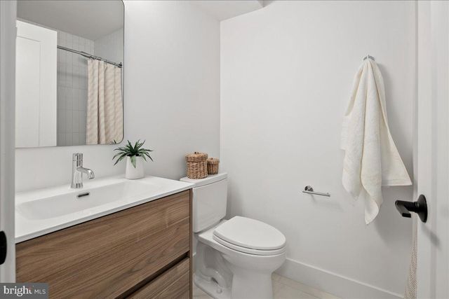 909 N IRVING ST, Arlington, VA 22201