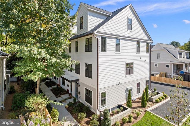 909 N IRVING ST, Arlington, VA 22201