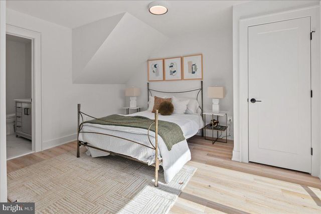 909 N IRVING ST, Arlington, VA 22201