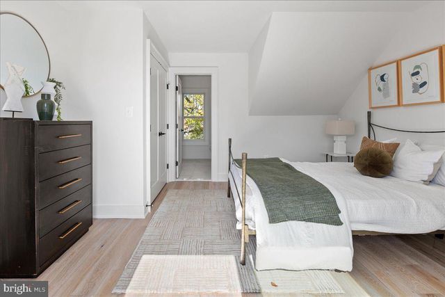 909 N IRVING ST, Arlington, VA 22201