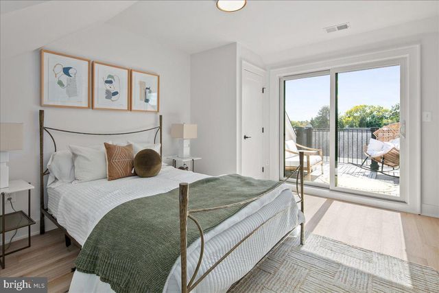 909 N IRVING ST, Arlington, VA 22201