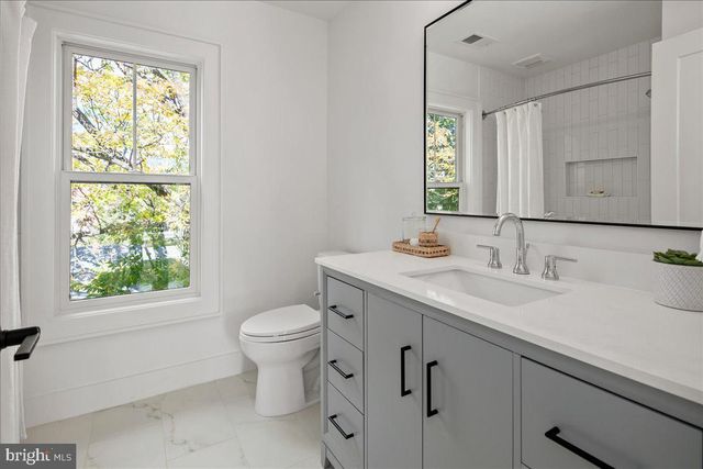 909 N IRVING ST, Arlington, VA 22201