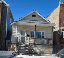 426 N Trumbull Avenue, Chicago, IL 60624