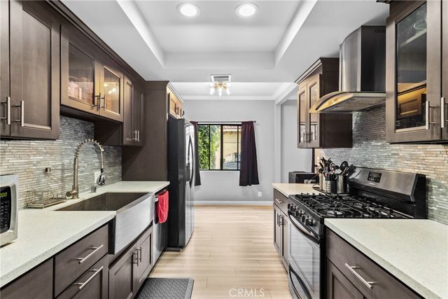 17500 Sherman Way 102, Van Nuys, CA 91406