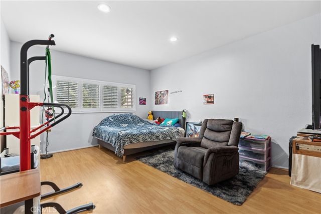 17500 Sherman Way 102, Van Nuys, CA 91406