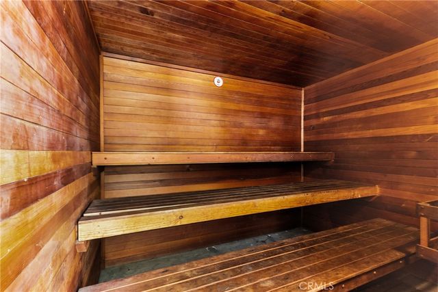 17500 Sherman Way 102, Van Nuys, CA 91406