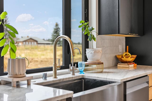 8250 W Mission Rd, Spokane, WA 99224