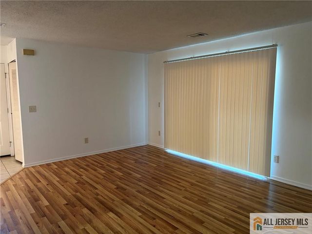 2513 Lighthouse Lane 2513, Sayreville, NJ 08859