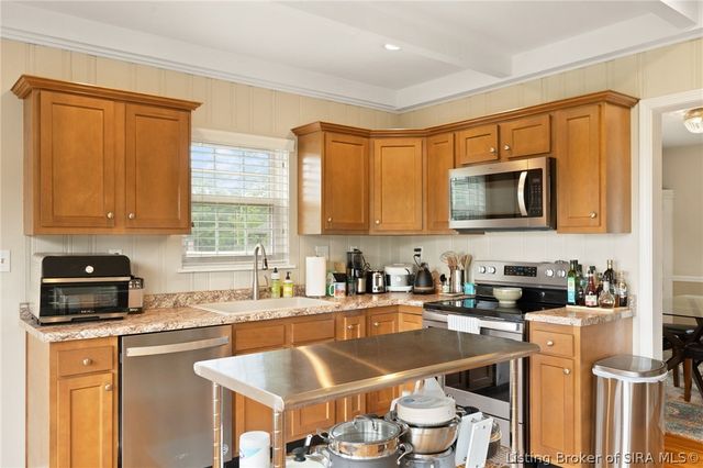 1610 Crestview Drive, New Albany, IN 47150