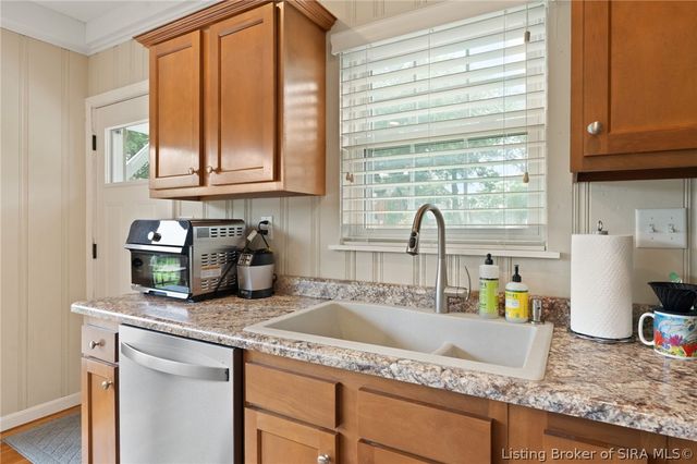 1610 Crestview Drive, New Albany, IN 47150