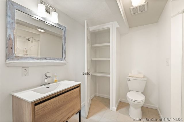 1610 Crestview Drive, New Albany, IN 47150