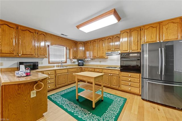 102 Wade AVE, Knotts Island, NC 27950