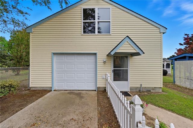 102 Wade AVE, Knotts Island, NC 27950