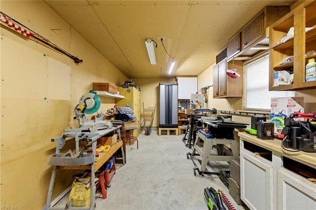 102 Wade AVE, Knotts Island, NC 27950