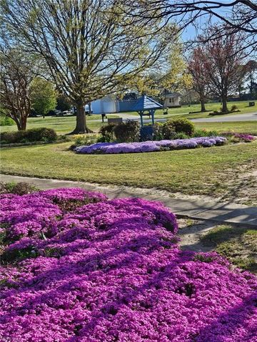 102 Wade AVE, Knotts Island, NC 27950