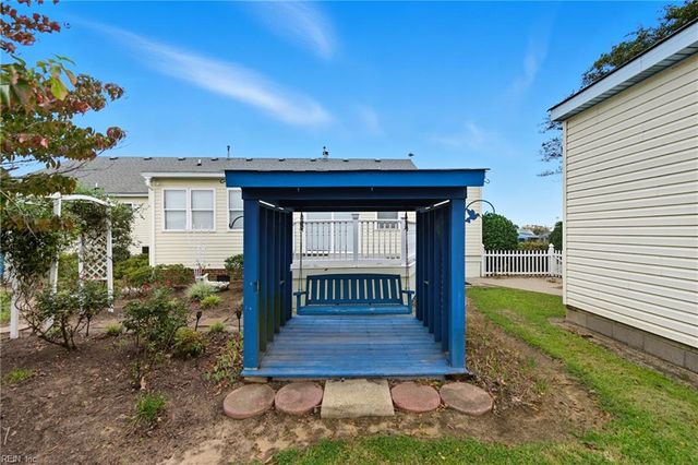 102 Wade AVE, Knotts Island, NC 27950