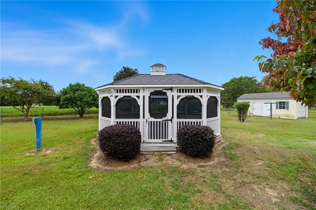 102 Wade AVE, Knotts Island, NC 27950