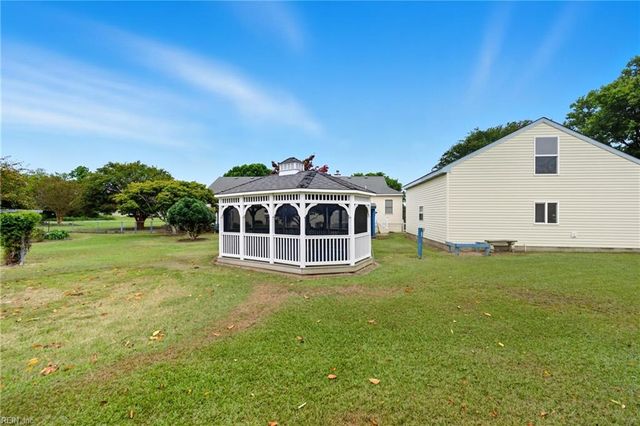 102 Wade AVE, Knotts Island, NC 27950