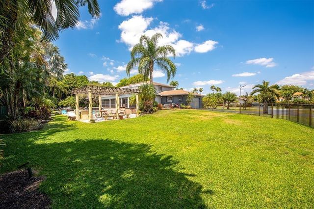 11650 SW 1st Street, Plantation, FL 33325