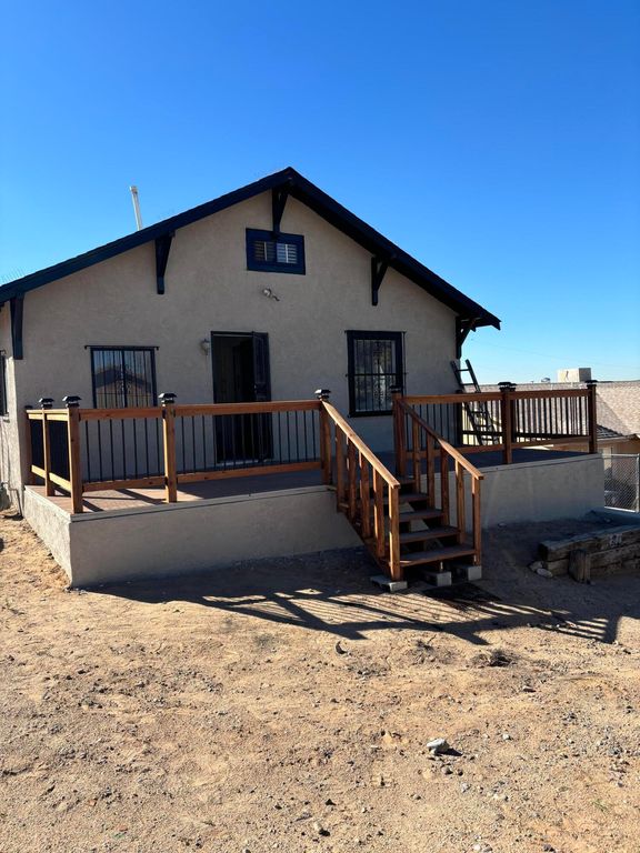 1928 Sunshine Terrace SE, Albuquerque, NM 87106