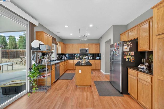 729 Copperfield Ct, Brentwood, CA 94513