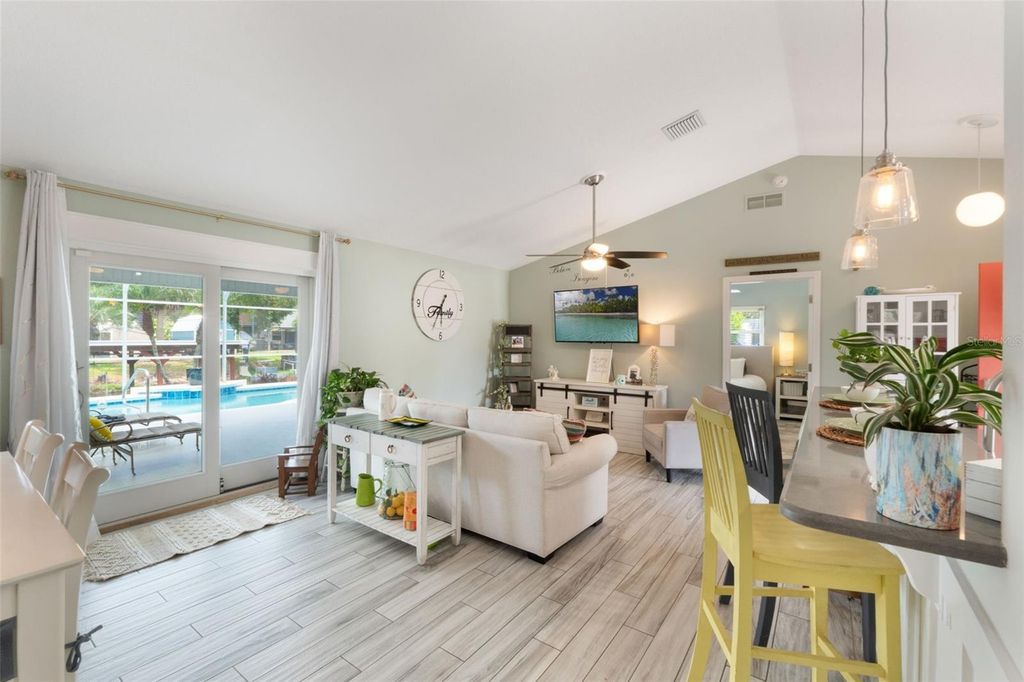 Image 15 of property listing at 12401 BLUE HERON WAY, Leesburg, FL 34788