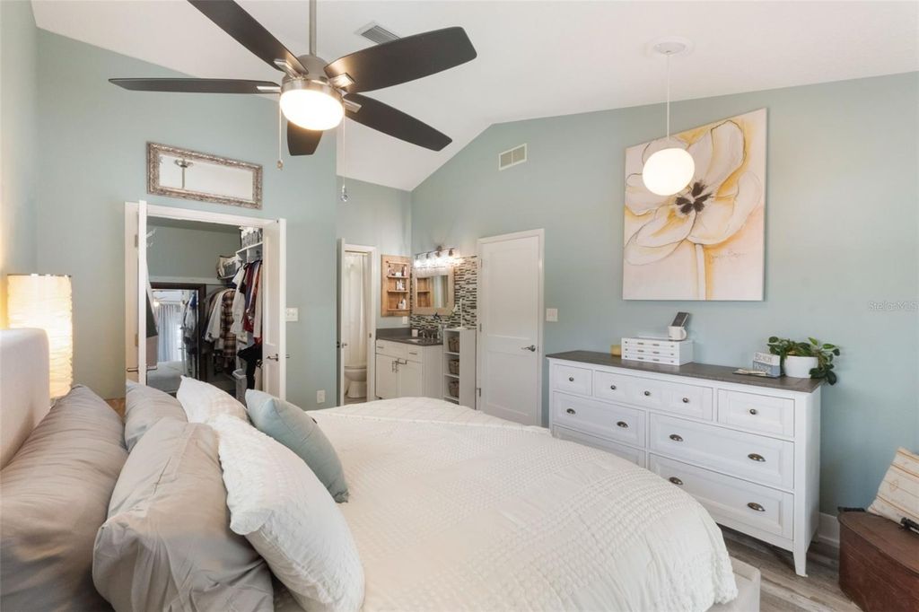 Image 19 of property listing at 12401 BLUE HERON WAY, Leesburg, FL 34788