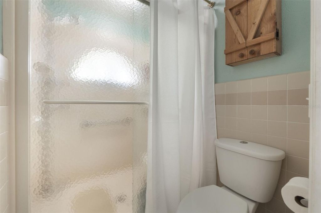 Image 20 of property listing at 12401 BLUE HERON WAY, Leesburg, FL 34788