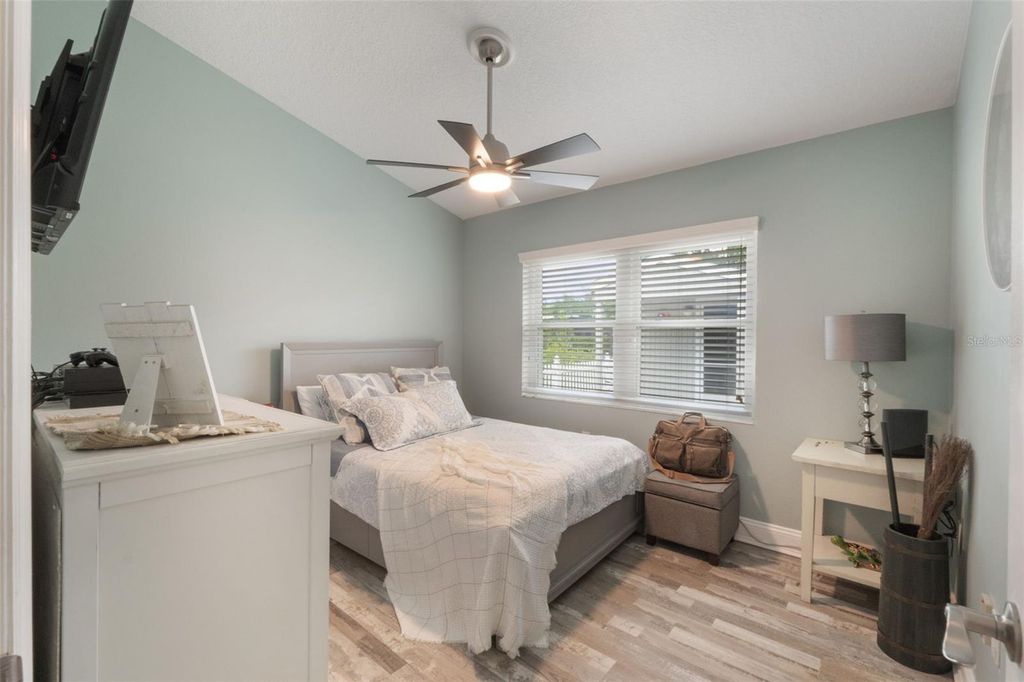 Image 21 of property listing at 12401 BLUE HERON WAY, Leesburg, FL 34788