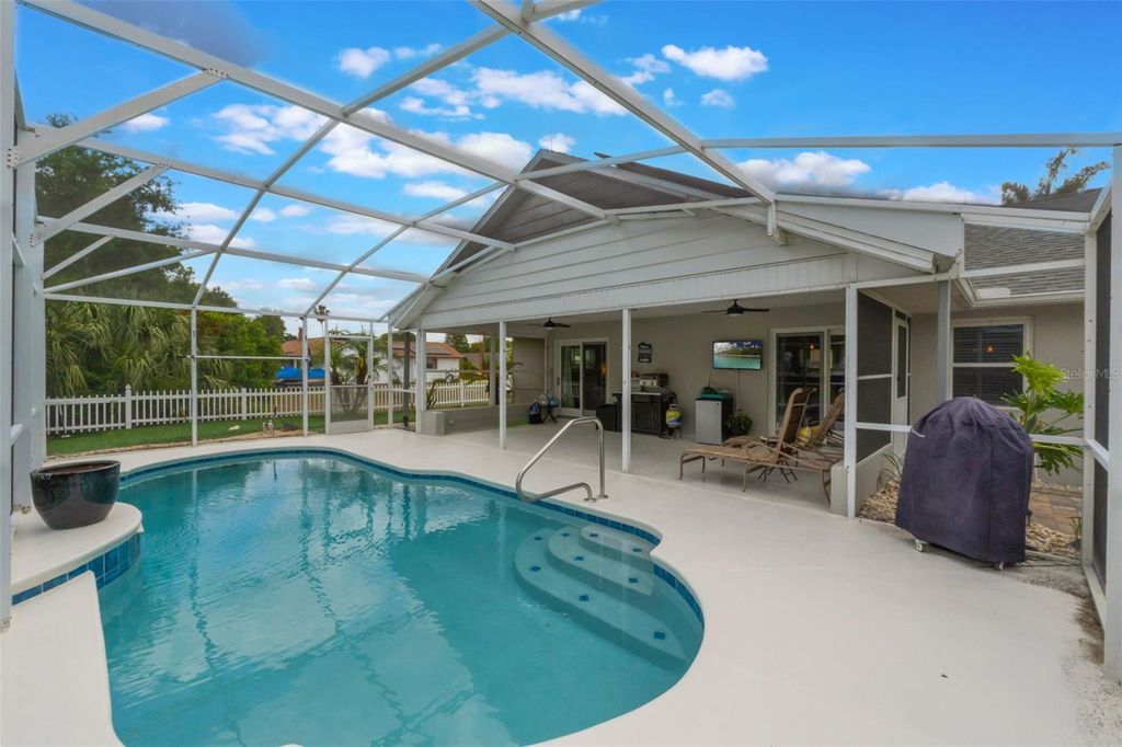 Image 25 of property listing at 12401 BLUE HERON WAY, Leesburg, FL 34788