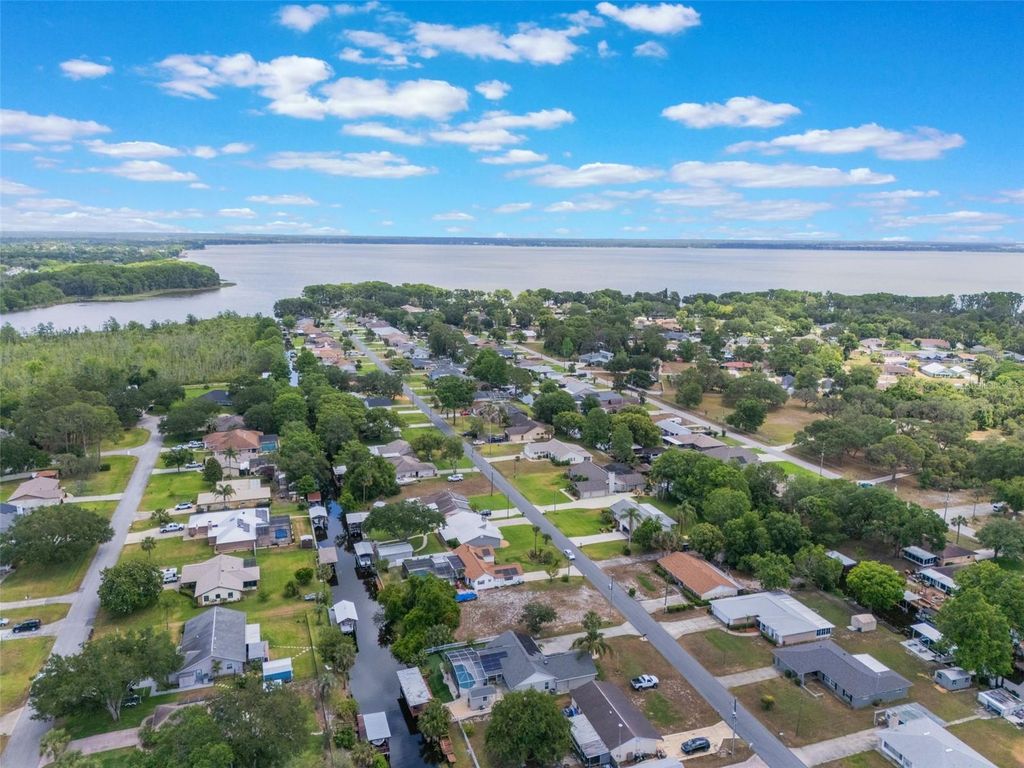 Image 29 of property listing at 12401 BLUE HERON WAY, Leesburg, FL 34788