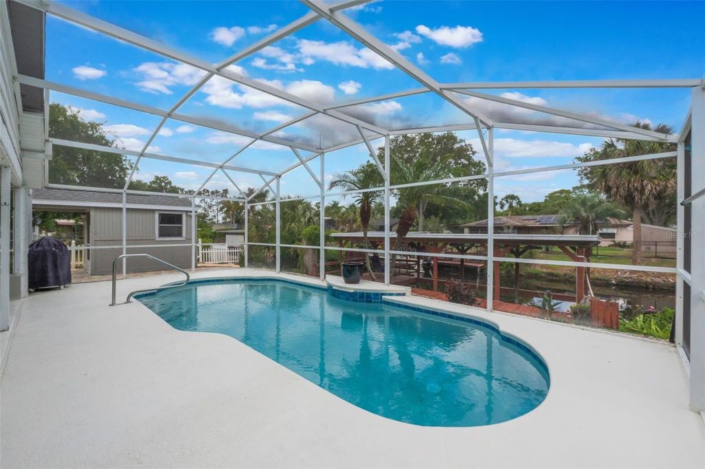 Image 7 of property listing at 12401 BLUE HERON WAY, Leesburg, FL 34788