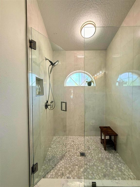 Image 9 of property listing at 12401 BLUE HERON WAY, Leesburg, FL 34788