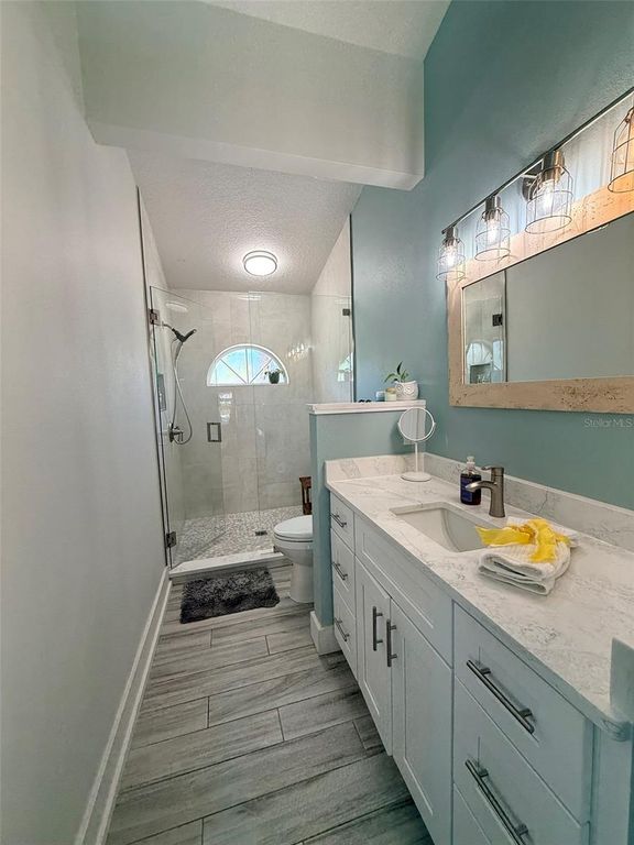 Image 10 of property listing at 12401 BLUE HERON WAY, Leesburg, FL 34788