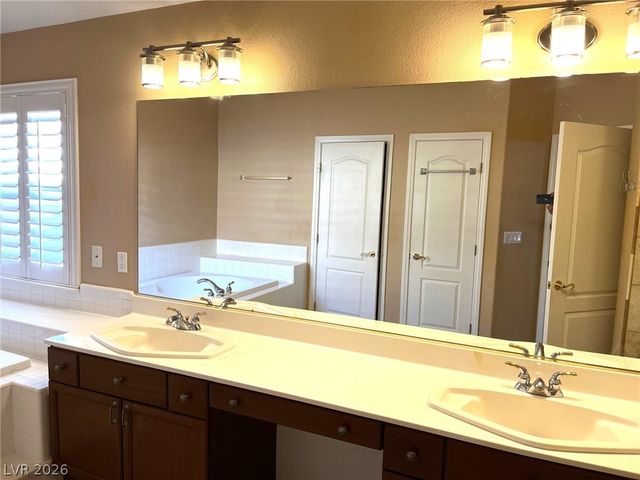 5520 Kings Row Court, Las Vegas, NV 89148