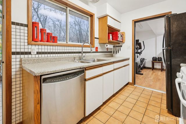 49 Morton Avenue, Monroe, NJ 08831