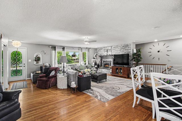 3124 Saint Jude Drive, Waterford Charter Township, MI 48329