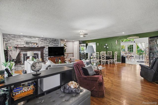 3124 Saint Jude Drive, Waterford Charter Township, MI 48329
