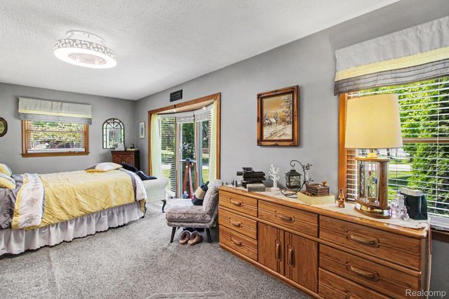 3124 Saint Jude Drive, Waterford Charter Township, MI 48329