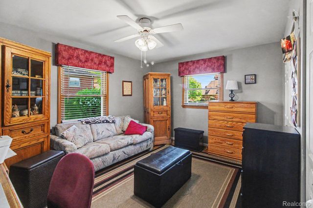 3124 Saint Jude Drive, Waterford Charter Township, MI 48329