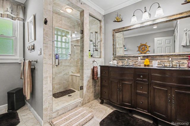 3124 Saint Jude Drive, Waterford Charter Township, MI 48329