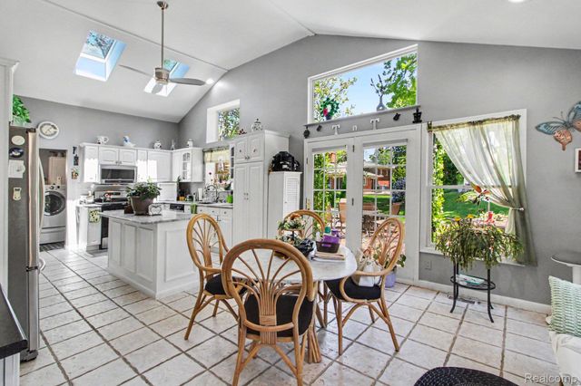 3124 Saint Jude Drive, Waterford Charter Township, MI 48329