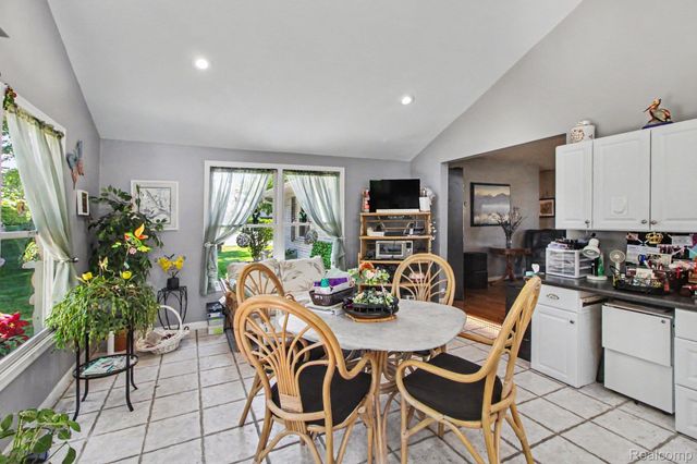 3124 Saint Jude Drive, Waterford Charter Township, MI 48329