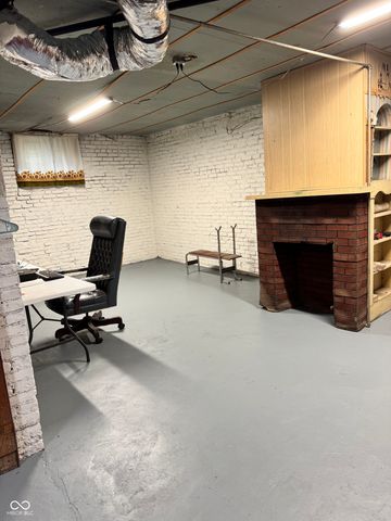35 E King Street, Franklin, IN 46131