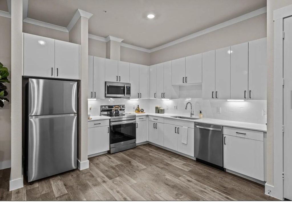 865 Limmer LOOP 419, Hutto, TX 78634