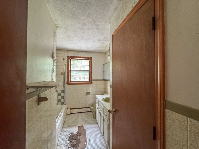62 Carlisle St, Brockton, MA 02302