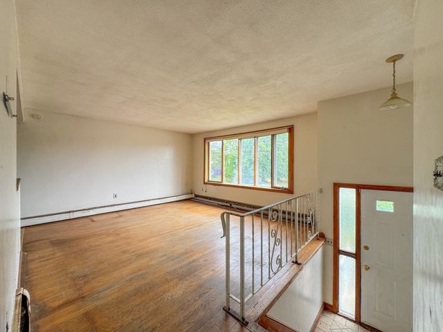 62 Carlisle St, Brockton, MA 02302
