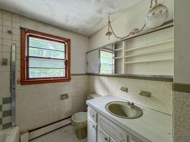 62 Carlisle St, Brockton, MA 02302