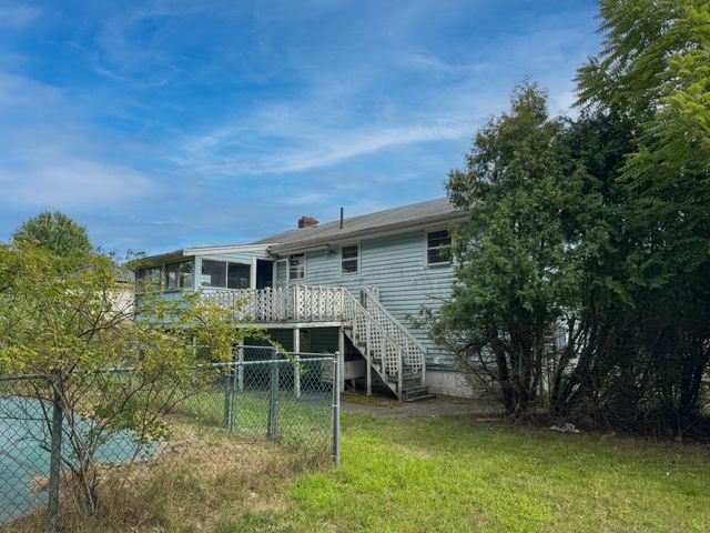 62 Carlisle St, Brockton, MA 02302